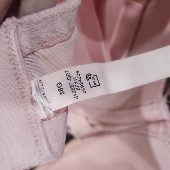 Victoria Secret Bra 🩷💐 - Picture 3 of 7